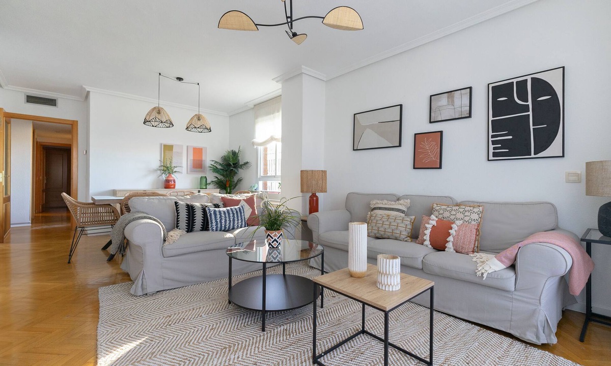Delicias Apartment | Ático con Terraza, Parking, Piscina y Wifi