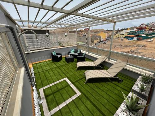 Sardina Apartment | ÁTICO "TURQUESA BEACH" CON PISCINA, TERRAZA y BARBACOA