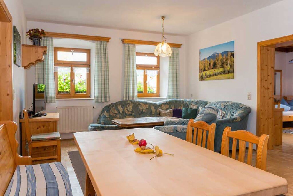 Eschlkam Apartment | 120 m² Apartment ∙ 3 bedrooms ∙ 7 guests