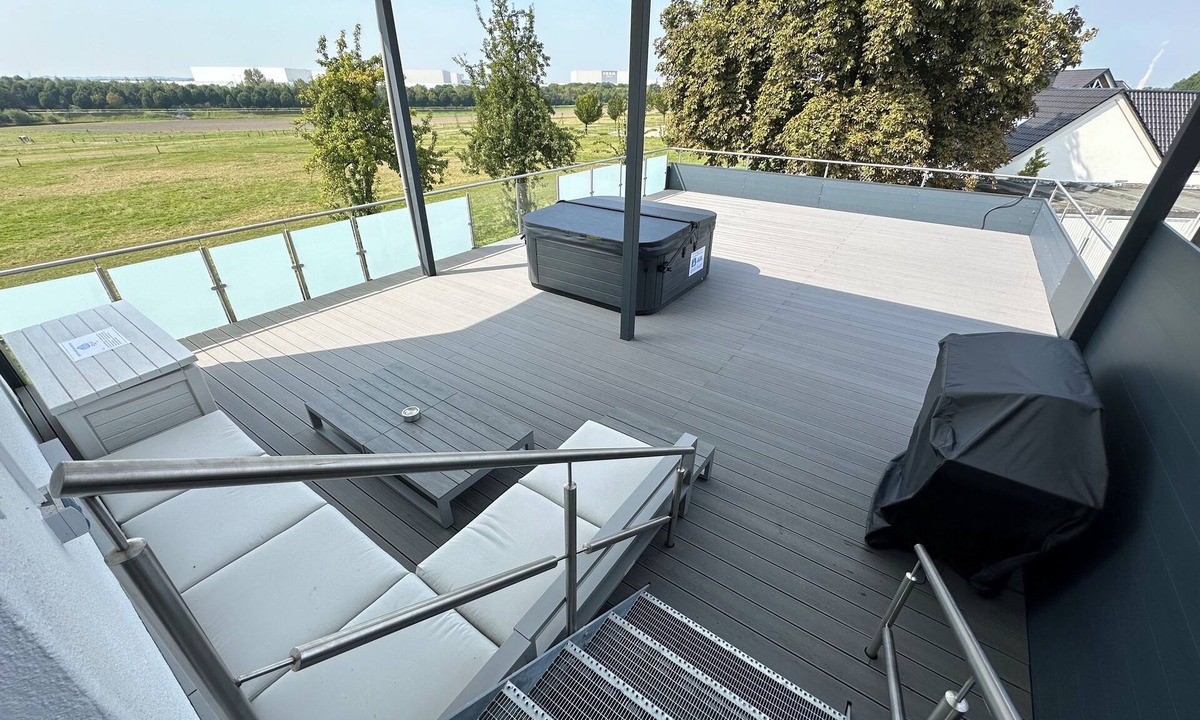 Dortmund Apartment | 150 | Hot Tub | Roof Terrace | Beautiful view