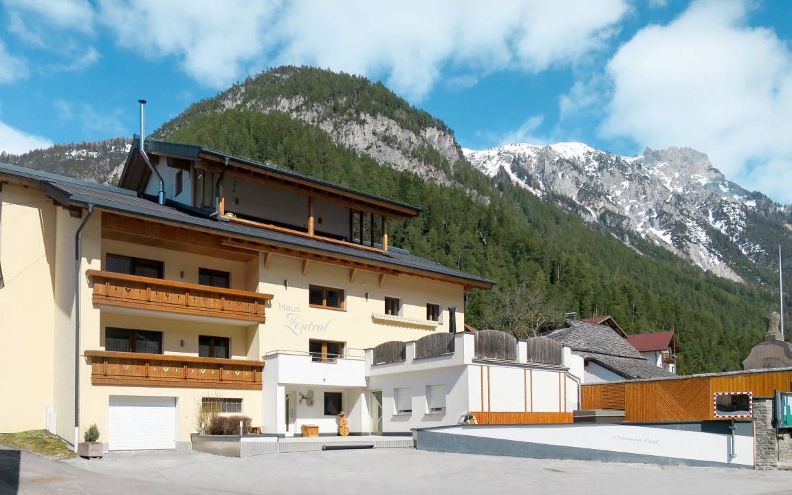 Schnann House | 160 m² House ∙ 8 bedrooms ∙ 10 guests