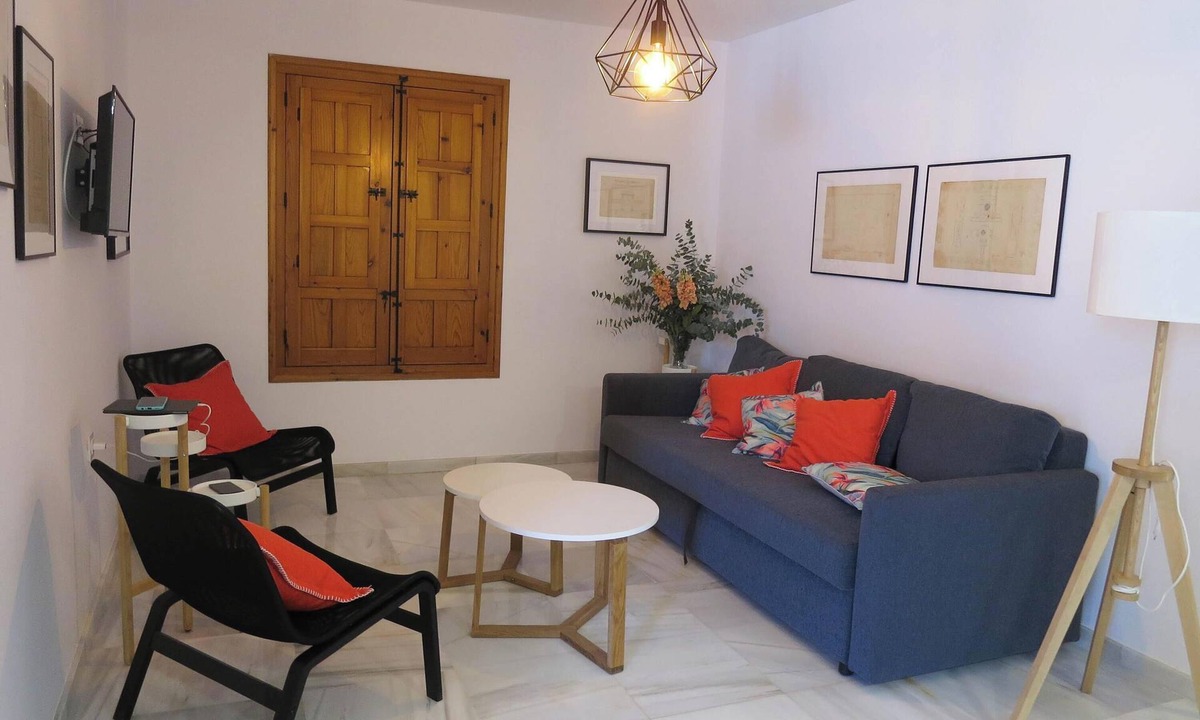 San Andres-San Pablo Apartment | 2-bed Apartment close to Historic Centre with Rooftop Terrace & Wi-Fi