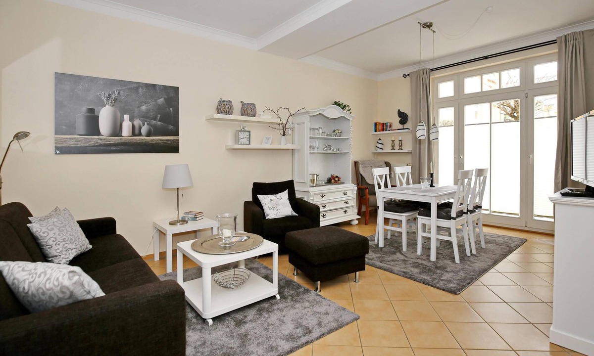 Ostseebad Kuhlungsborn Apartment | 2-room vacation apartment for 4 people with terrace and dog, pool & sauna