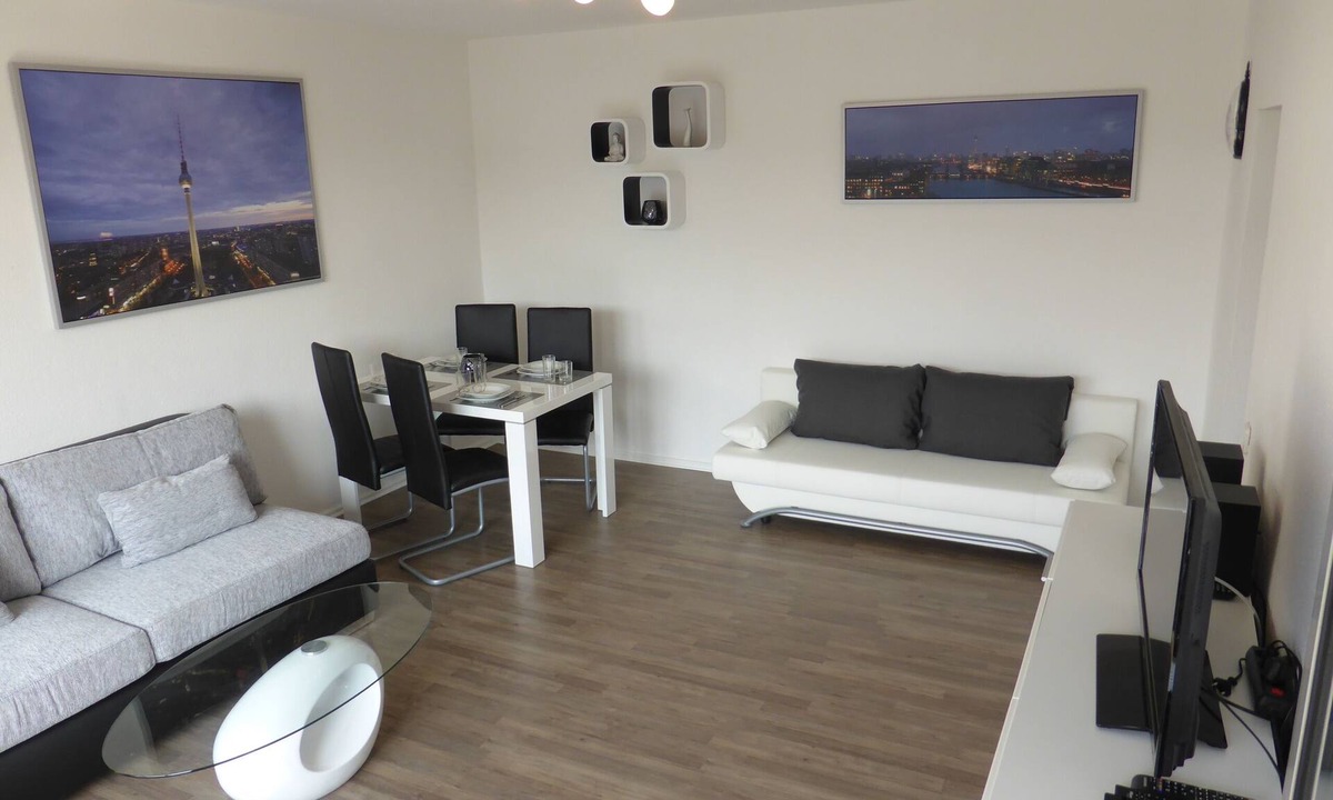 Tempelhof Apartment | 2 rooms, up to 5 persons, luxuriously furnished, tulip "