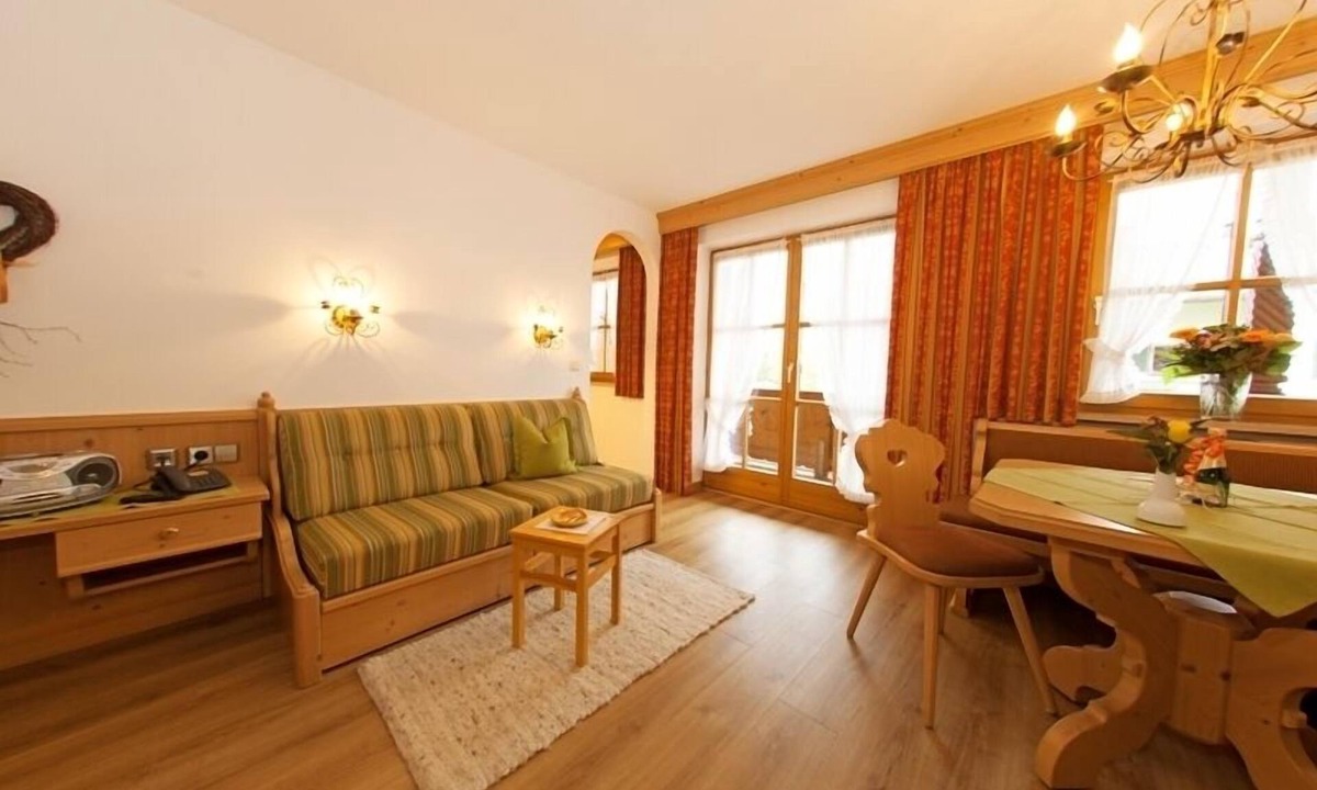 Groissenbach Apartment | (2) Zwei-Raum-Ferienwohnung 42qm, 2-4 Personen, Dusche/WC, Wohn-Schlafraum + Extra Schlafzimmer, Küche, großer Balkon
