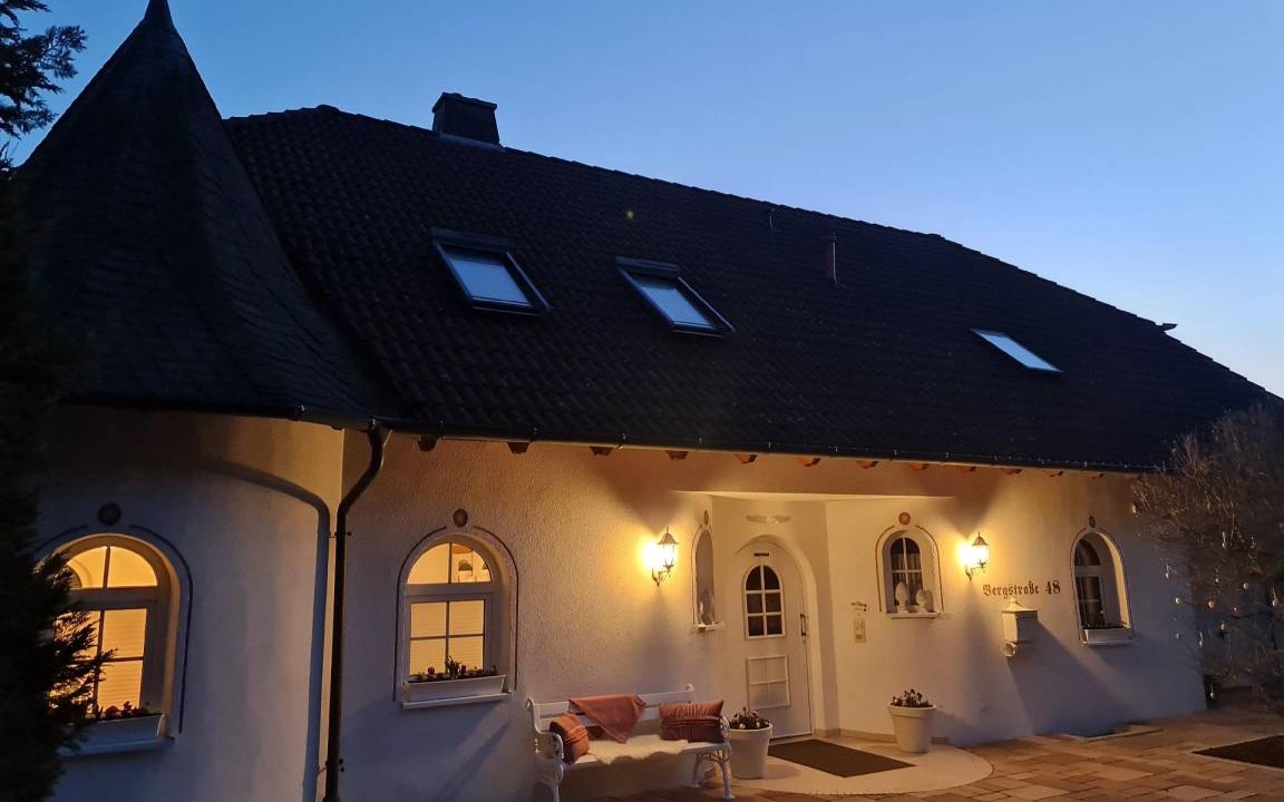 Nuedlingen Apartment | 201 m² Apartment ∙ 3 bedrooms ∙ 9 guests
