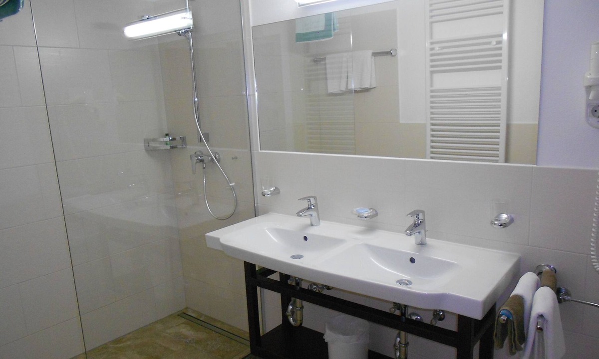 Reit im Winkl Apartment | (21) Two-room vacation apartment 50 sqm, bathroom/WC, kitchen, balcony