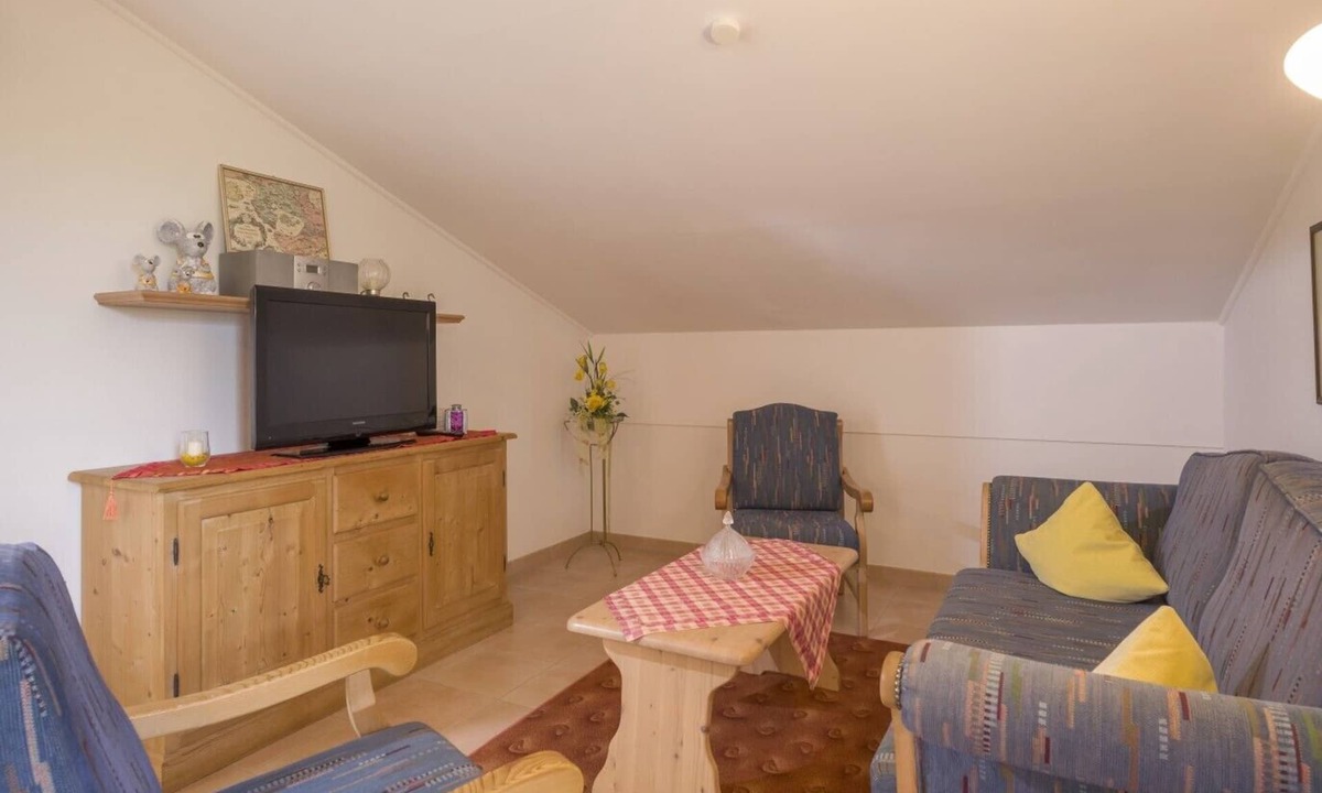 Oberaudorf Apartment | 3 * with a dream view to the mountains sauna playroom kitchen garage027