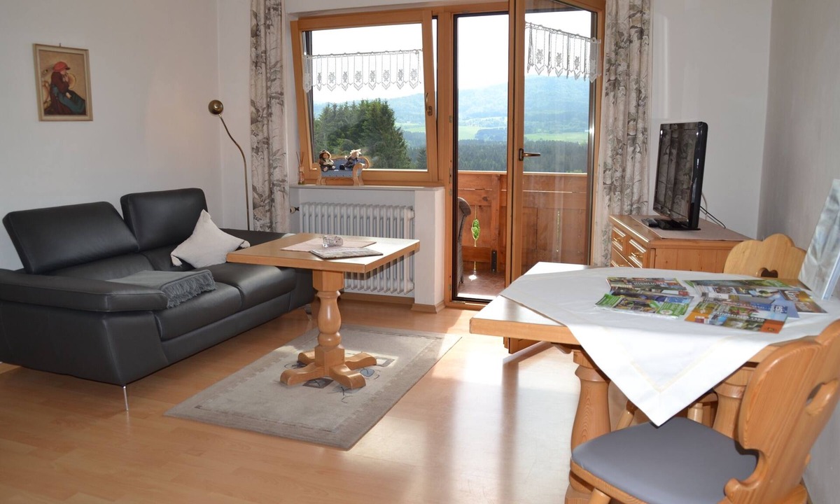 Flanitz Apartment | 37qm große 2-Zimmer-Wohnung mit Balkon in traumhafter Lage