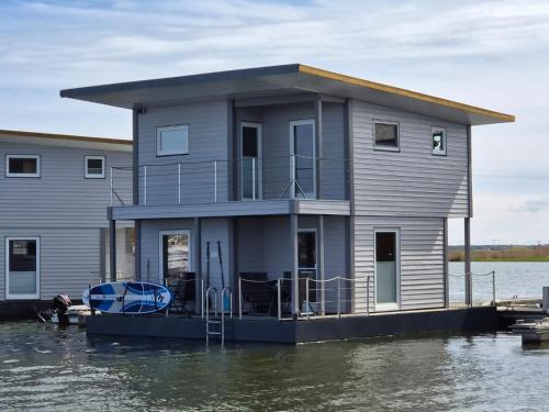 Ostvorpommern Boat Rental | 4 Sterne Dtv Floating House