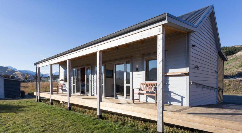 Lower Shotover Ski Chalet | 40 m² Chalet ∙ 4 guests