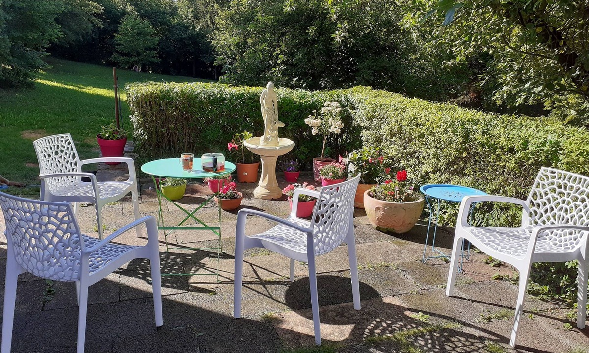 Euerbach Apartment | 4km to A7+A71, idyll by the stream, large garden