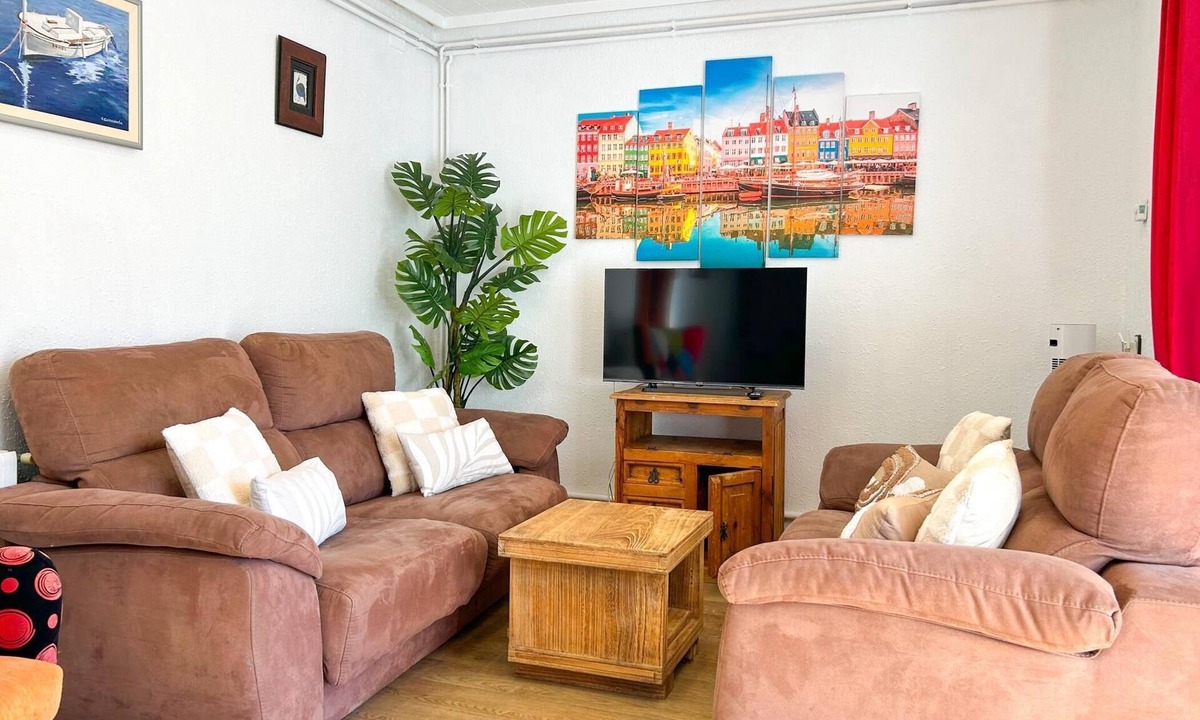 Vilanova I la Geltru Apartment | 5-Bedroom apartment close to the sea, outdoor space, A/C