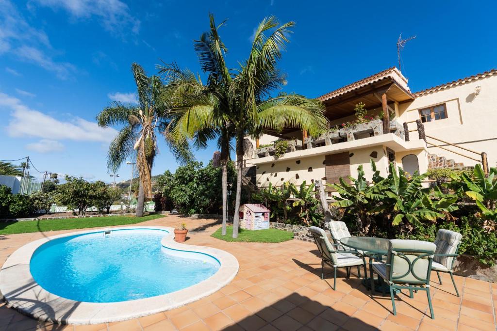 Tafira Villa | 5BR Home - Pool Parking & Tennis Court