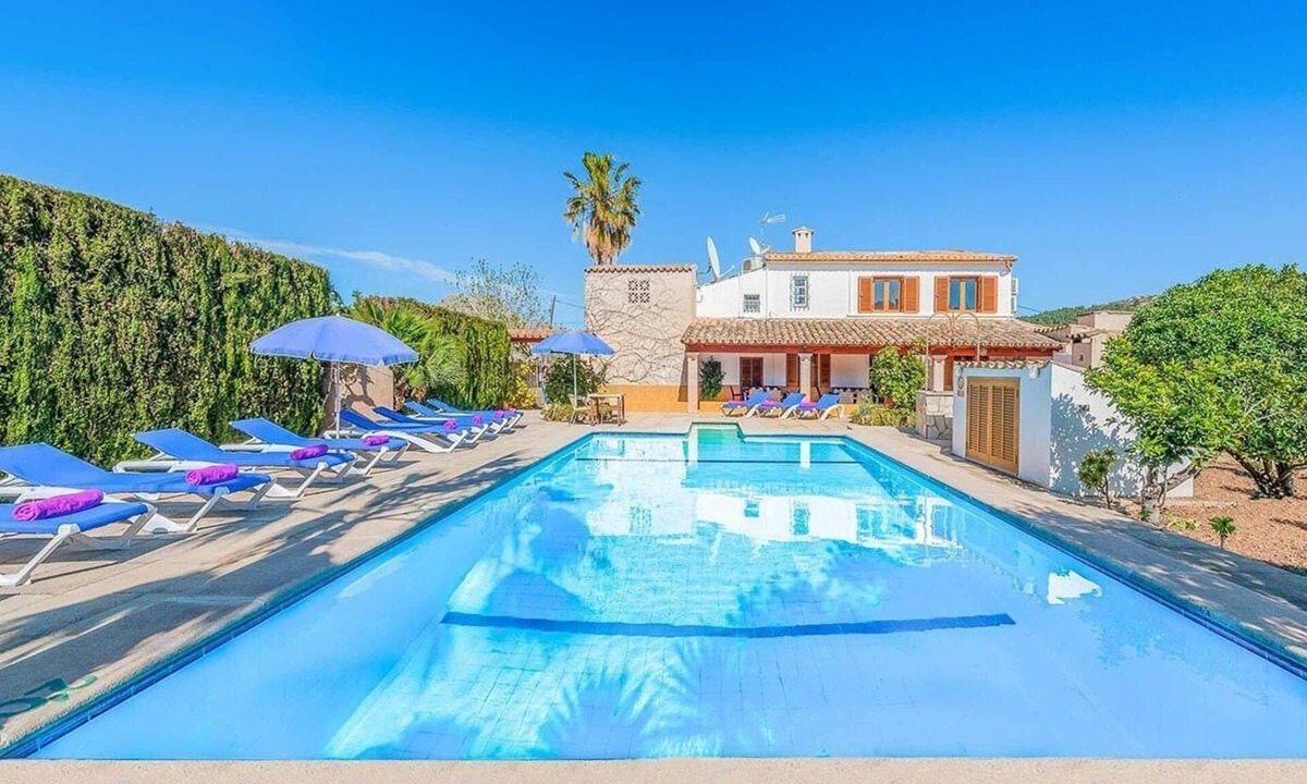 Santa Maria del Cami House | 6 bedroom villa within walking distance to Port Pollensa