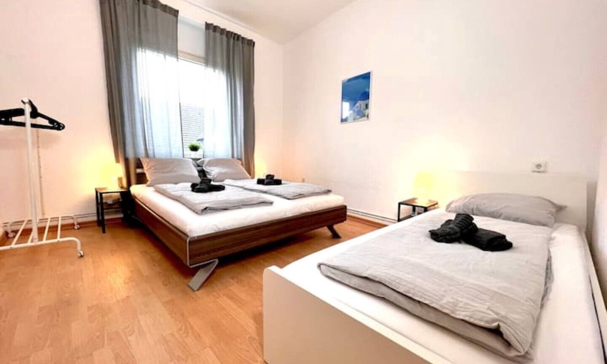 Emst Apartment | 6 beds with double bed, 4min to the A45, balcony, central Hagen Süd, free parking