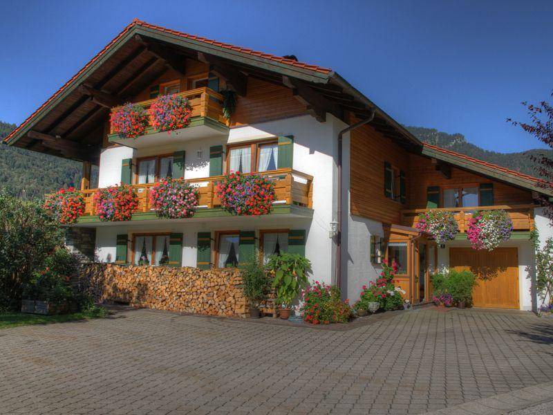 Weissbach an der Alpenstrasse Apartment | 60 m² Apartment ∙ 2 bedrooms ∙ 4 guests
