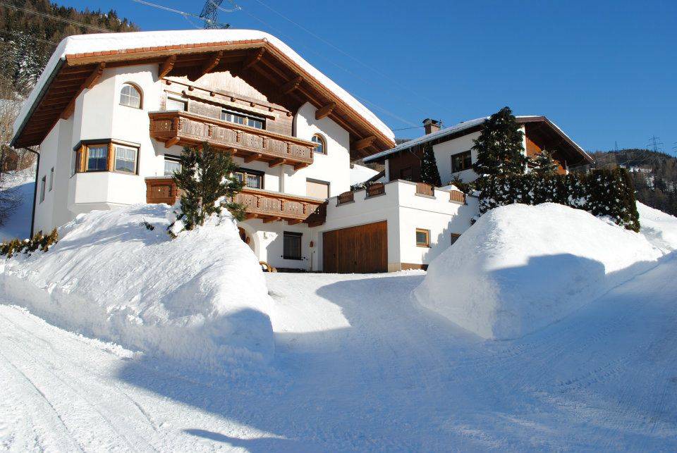 Flirsch Apartment | 60 m² Apartment ∙ 2 bedrooms ∙ 5 guests
