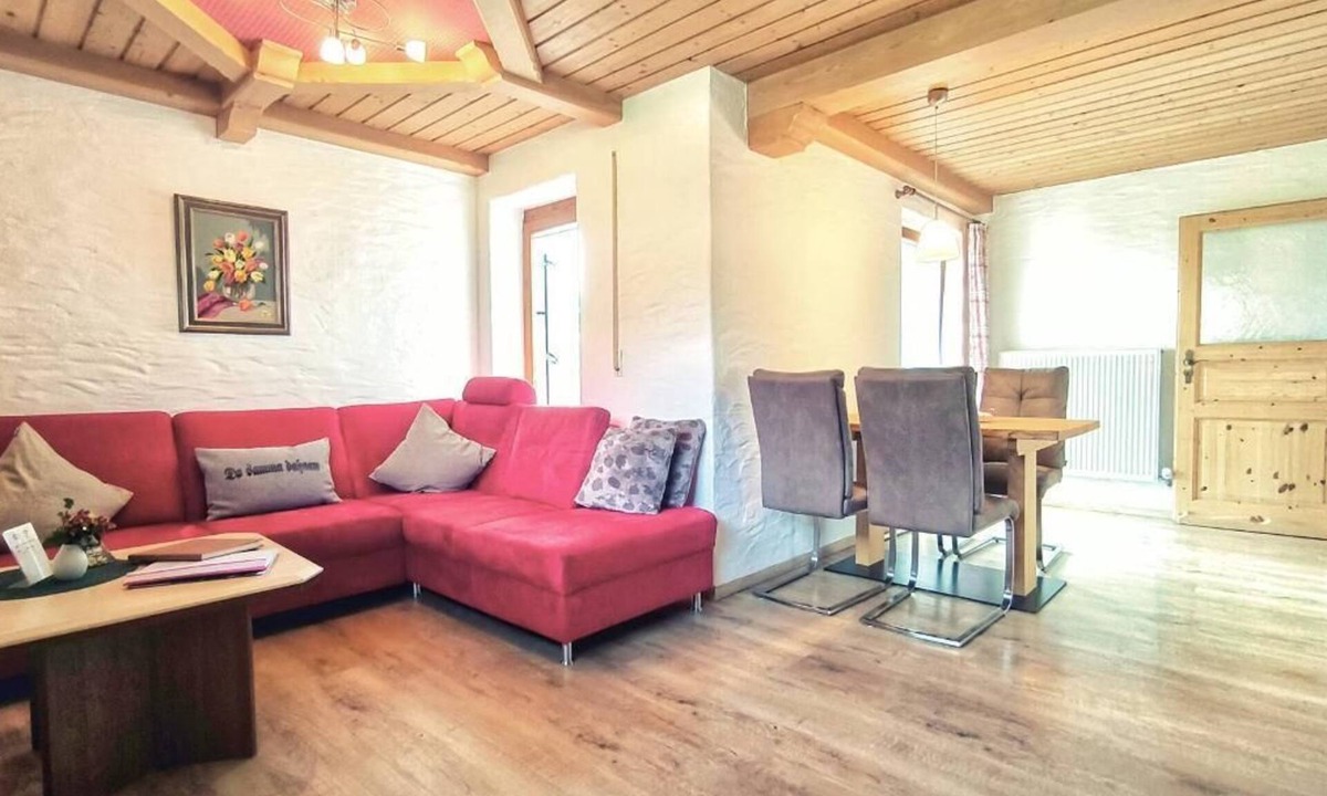 Arnbruck Apartment | 70qm-große Ferienwohnung mit Balkon in ruhiger Lage
