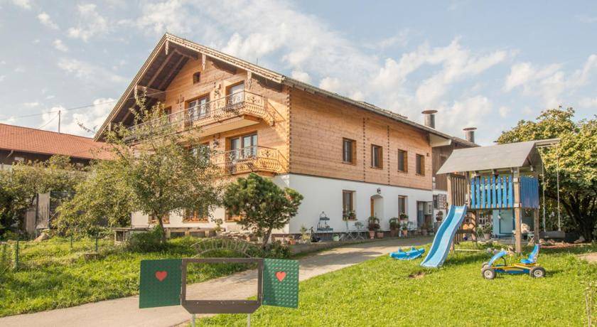 Riedering House | 75 m² Farmhouse ∙ 2 bedrooms ∙ 4 guests