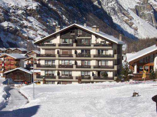Taesch Apartment | 76 m² Apartment ∙ 2 bedrooms ∙ 4 guests