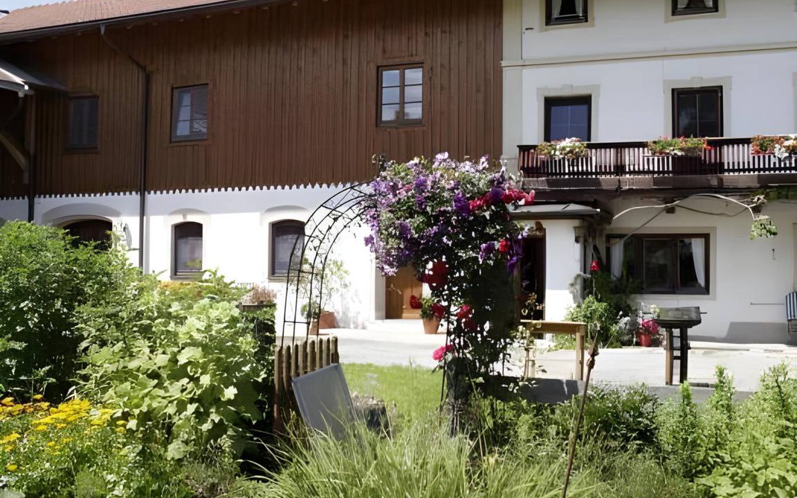 Otterfing Bed & Breakfast | 90 m² Bed and breakfast ∙ 2 bedrooms ∙ 5 guests