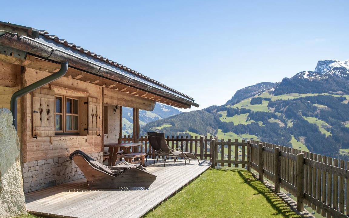 Hippach Ski Chalet | 90 m² Chalet ∙ 2 bedrooms ∙ 4 guests