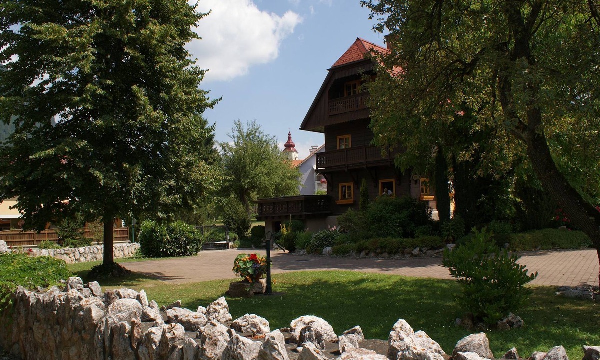 Teufenbach House | A charming little cottage in a beautiful garden setting!