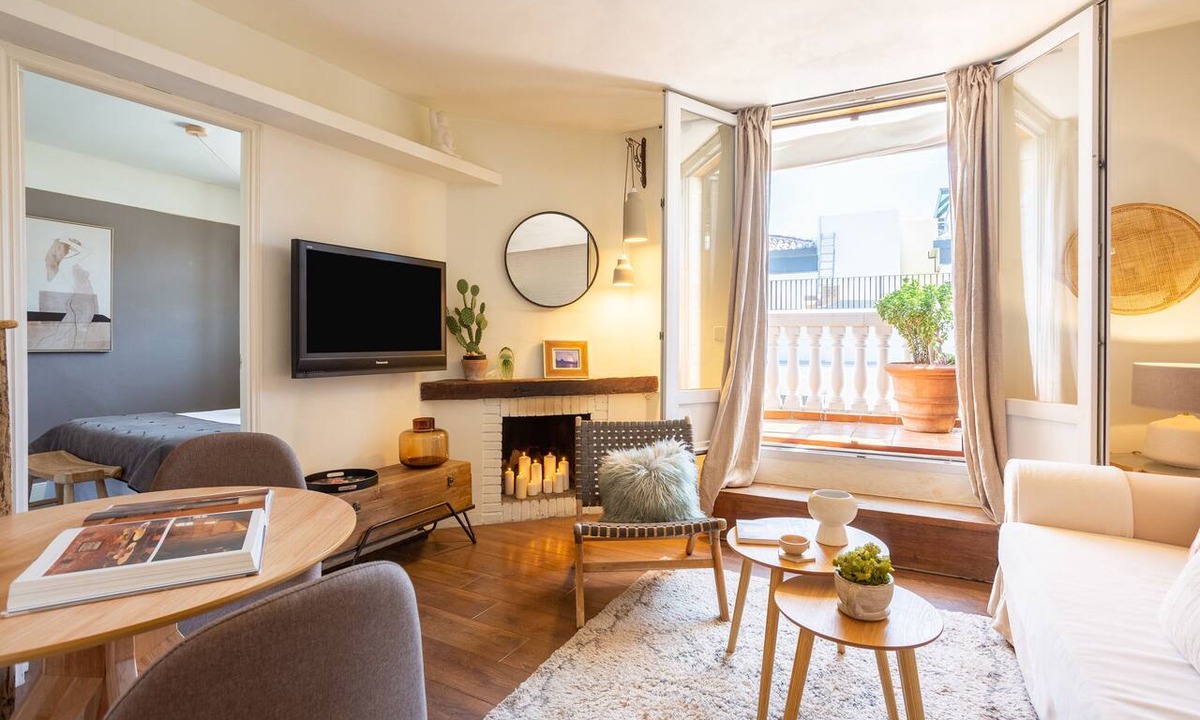 Literary Quarter Apartment | Acogedor Apto con Terraza/Sol