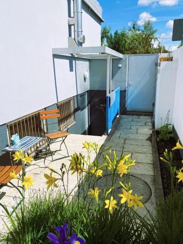 Furstenried-West Apartment | AirB33 Apartment Munich privat with little terrace
