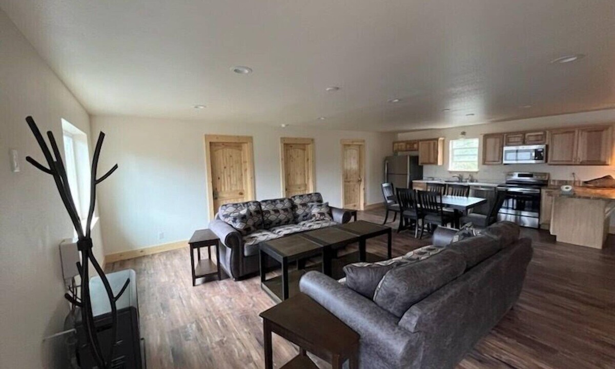 Cohoe Apartment | Alaska Summers Lodge Loft-Near Mouth of Kasilof River