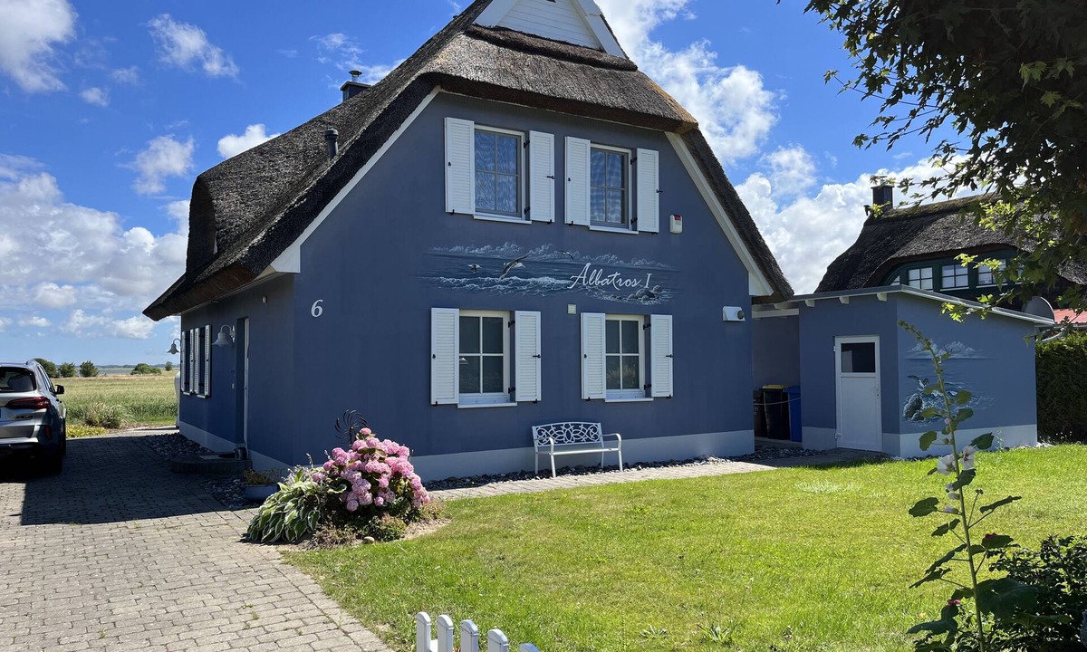 Ummanz House | Albatros I* - Exclusive thatched house on the waterfront