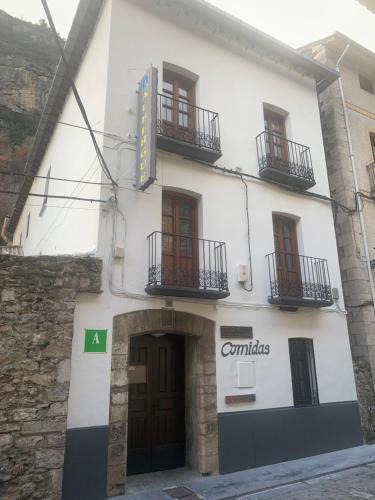 Canfranc Hostel | Albergue-Refugio Sargantana