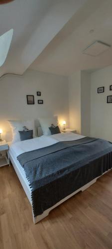 Bergerhausen Apartment | AlleeSuite, Nähe Messe, RÜ, Baldeneysee, Zentral, NETFLIX