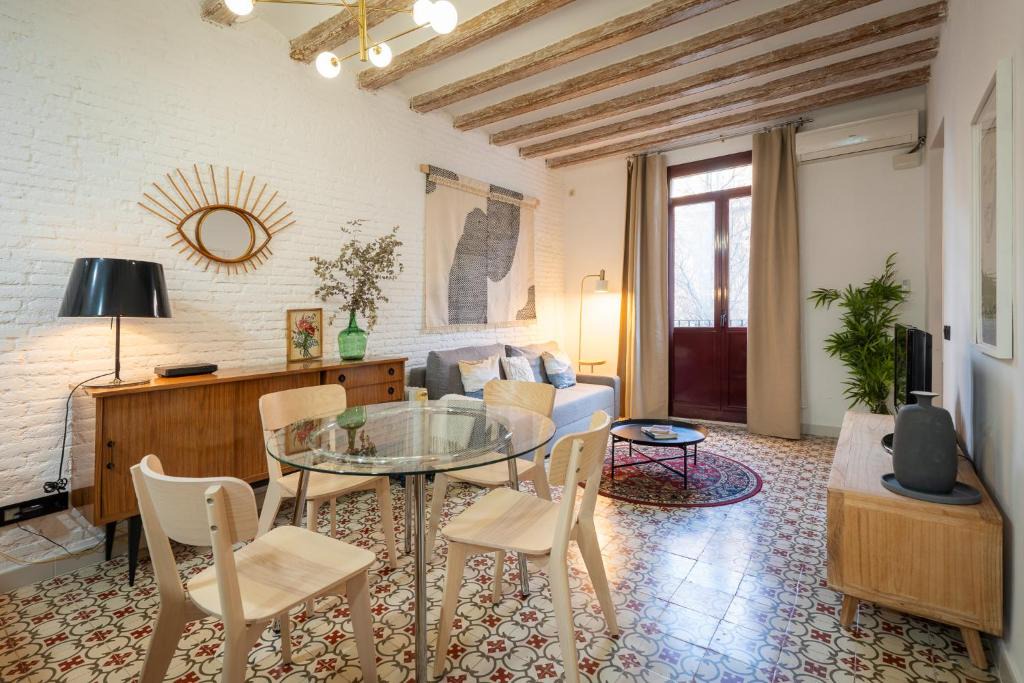 Sant Antoni Apartment | Almodovar Apartment Barcelona