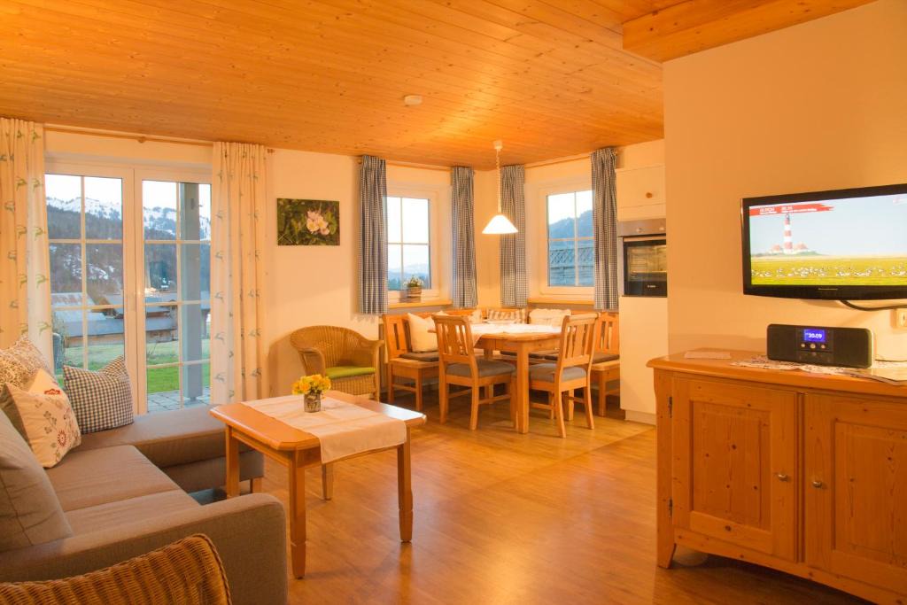 Balderschwang Apartment | Alpenrösle Ferienwohnungen - Berge - Ruhe - Traumaussicht, 2- und 3-Raum-Wohnungen, Panoramasauna