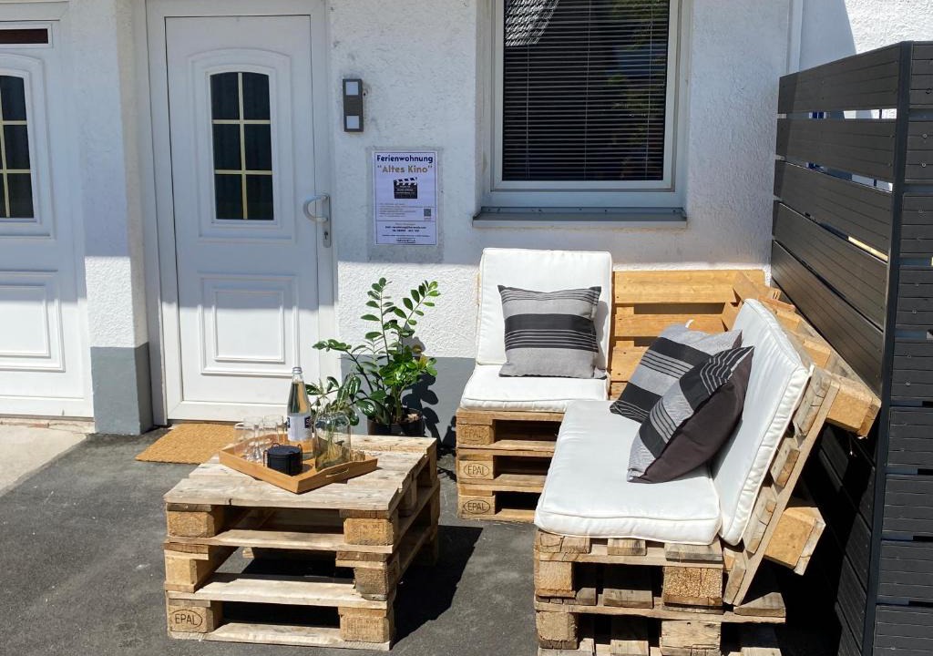 Momlingen Apartment | Altes Kino XXL - 10 Gäste WiFi Netflix