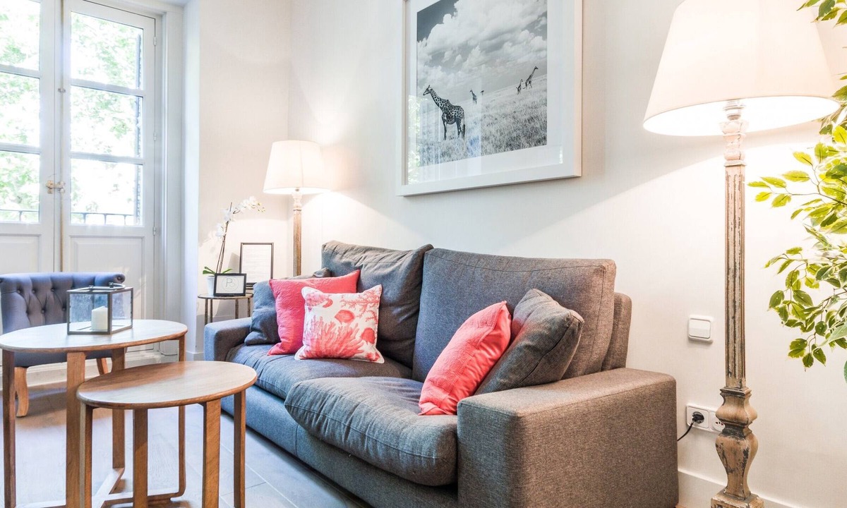 Huertas Apartment | Amazing flat with 2 bedrooms full equipped, with A/C and internet. At Santa Ana Square!