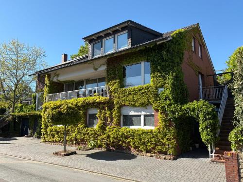 Bad Bentheim Apartment | "An der alten Mühle 1" Große Fewo 110 qm, sehr zentral gelegen, zwei Schlafzimmer, Südbalkon, Gartenterrasse & Wallbox