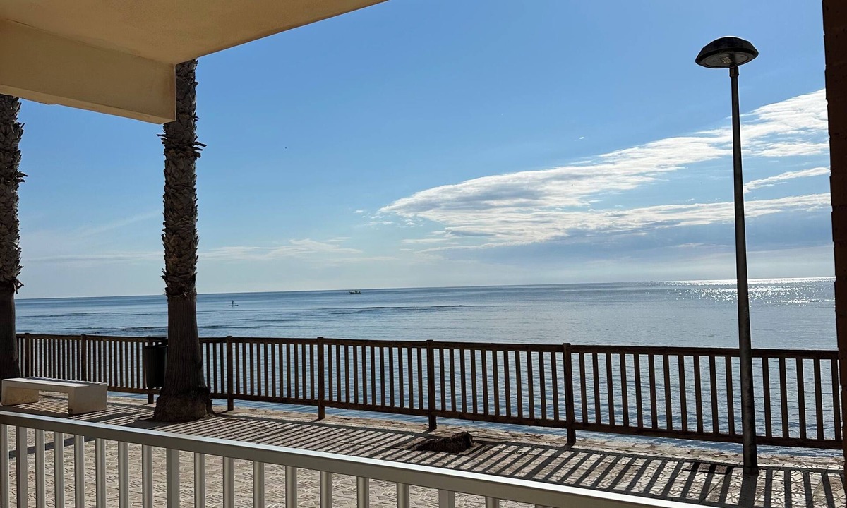 Pilar de la Horadada House | An Oasis Just 6M from the Sea in El Mojón: Ideal for Retirees and Remote Work