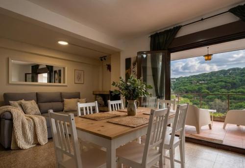San Martin de Valdeiglesias Apartment | Apartamento con chimenea, terraza y acceso al pantano
