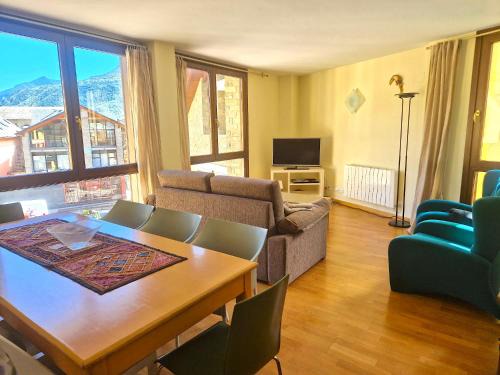 Esterri D'Aneu Apartment | Apartament familiar amb vistes by RURAL D'ÀNEU