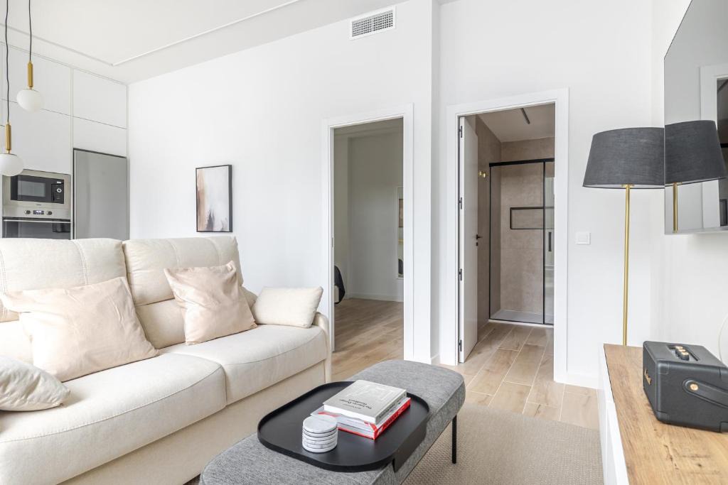 Cotos Apartment | Apartamento 5 - Elegante en Castellana - 4 Torres