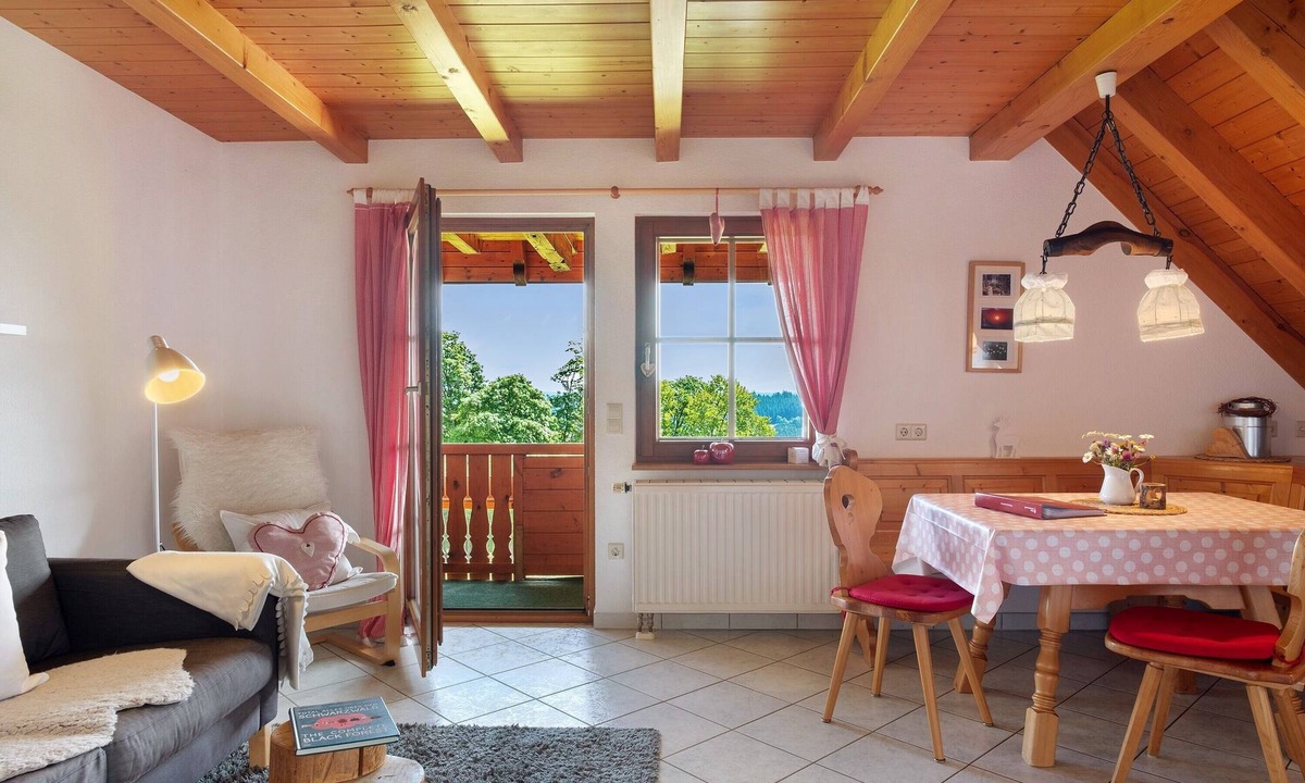 Schonach im Schwarzwald Apartment | Apartment Sonnenblick with South-Facing Balcony, Mountain View, Shared Garden & Wi-Fi