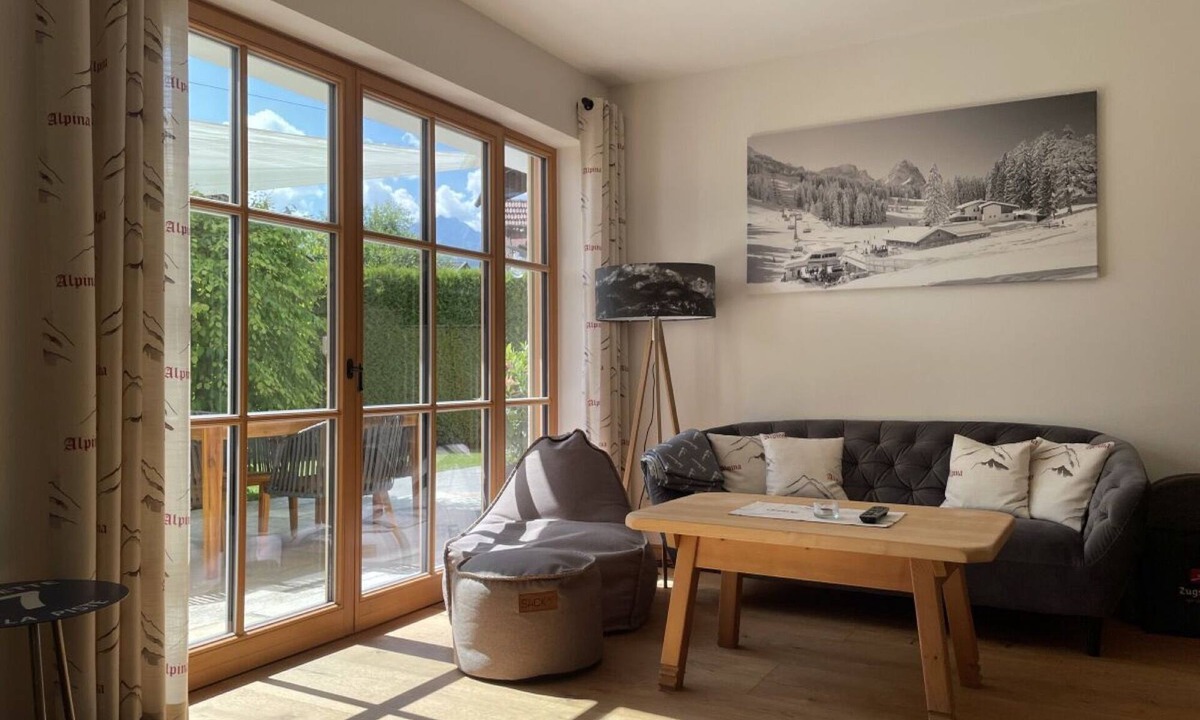Sonnenbichl Apartment | Apartment 'Ferienwohnung Max 3' with Mountain View, Private Terrace and Wi-Fi