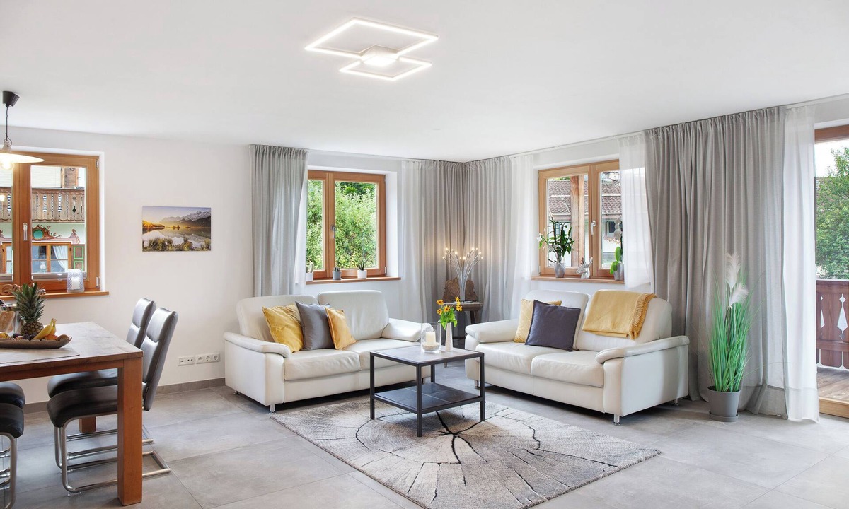 Sonnenbichl Apartment | Apartment 'Ferienwohnung Falkenstein' with Mountain View, Balcony and Wi-Fi