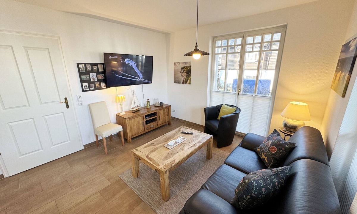 Ostseebad Baabe Villa | Apartment 01 with fireplace & terrace - A: Haus Strandkiefer - close to the beach