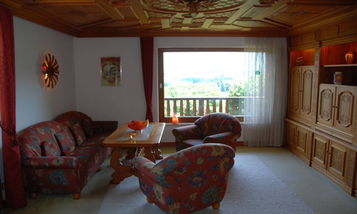 Frasdorf Apartment | Apartment 140 sqm, 1st floor, 2 balconies, 3 bedrooms, living room, kitchen, SAT-TV