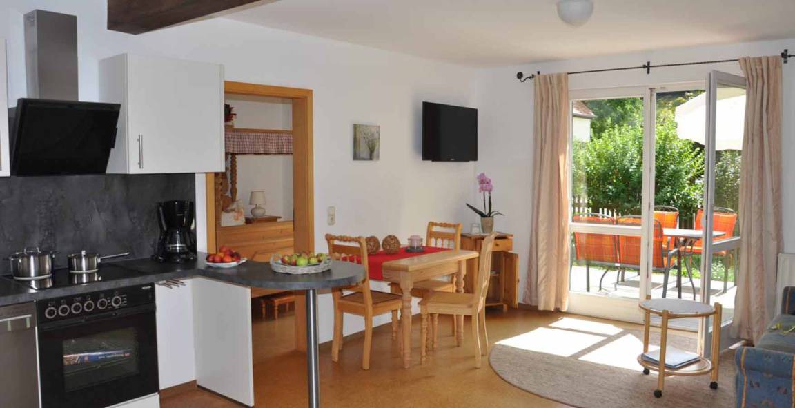 Bad Windsheim Apartment | Apartment ∙ 2 bedrooms ∙ 3 guests