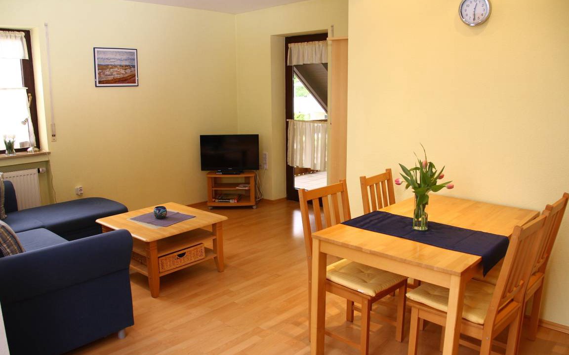 Grossheubach Apartment | Apartment ∙ 2 bedrooms ∙ 4 guests